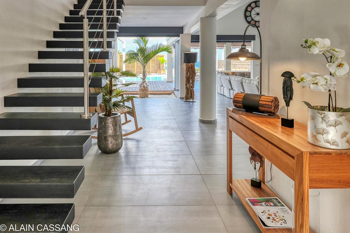 A louer villa 5 chambres pour 10 personnes avec piscine et vue mer à Sainte Anne en Guadeloupe - entrée...